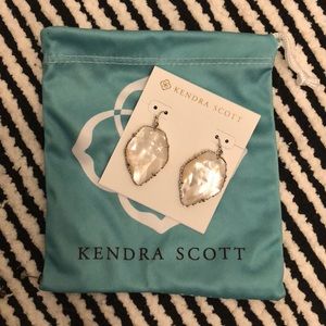Kendra Scott - Ivory Pearl Silver Drop Earrings